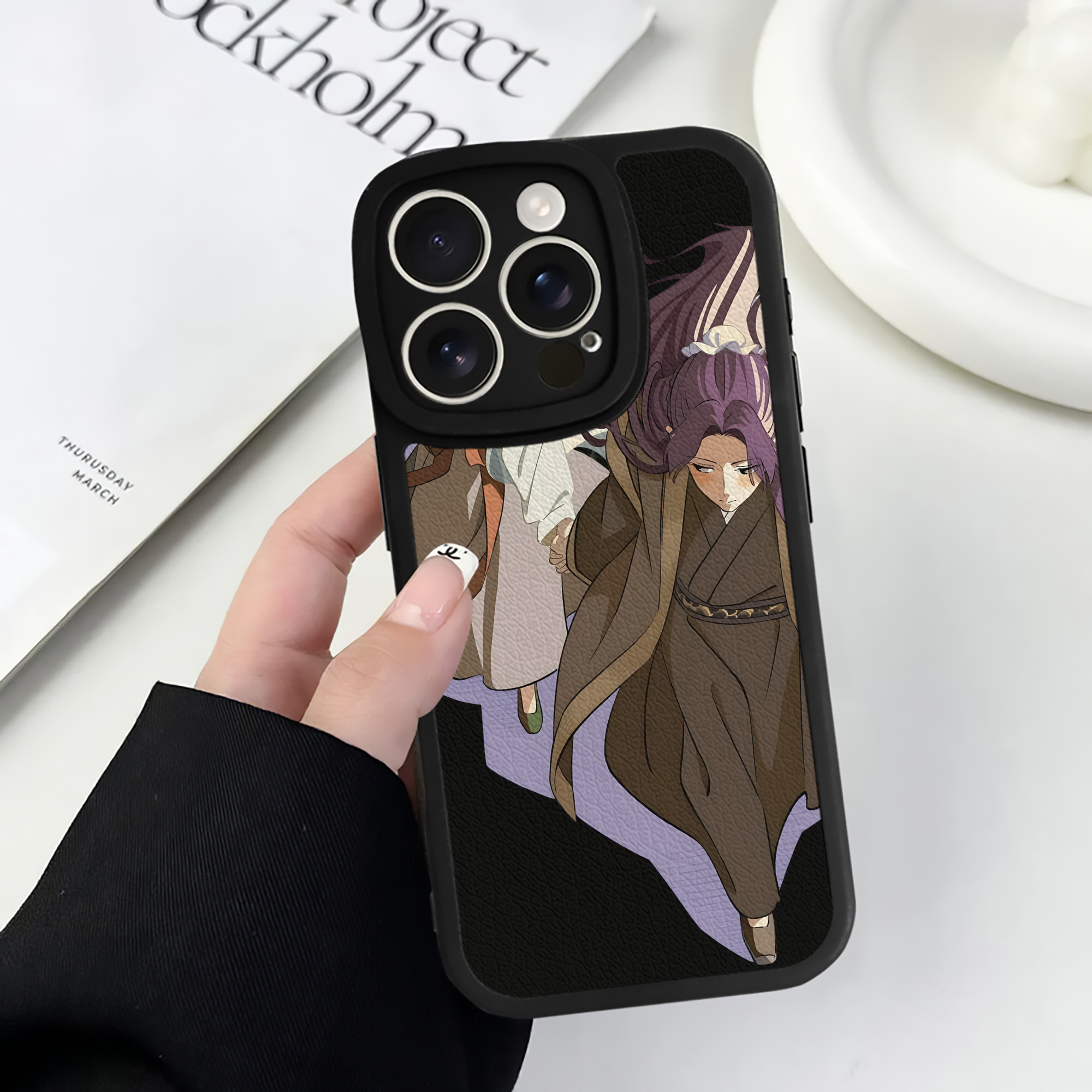 （画像用） 薬屋のひとりごと The Apothecary Diaries 【iPhone 16シリーズ対応】シリコンスマホケース（レザー調） 材質：シリコン